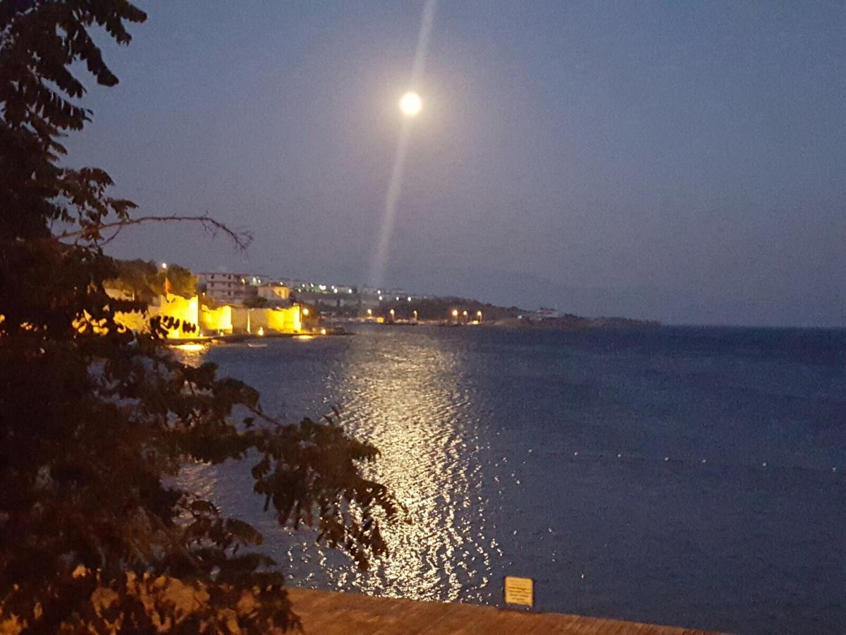 Ayshe Hotel Foça Exterior foto